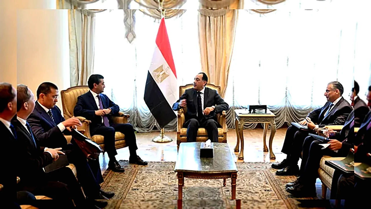 مدبولي يبحث مع مدبولي يلتقي وزير خارجية أوزبكستان لبحث