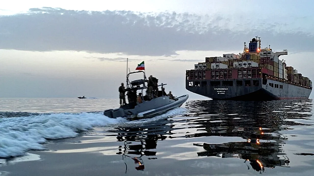 مضيق هرمز صورة تعبيرية ل مع سفن شحن، في سياق رفض الأمم