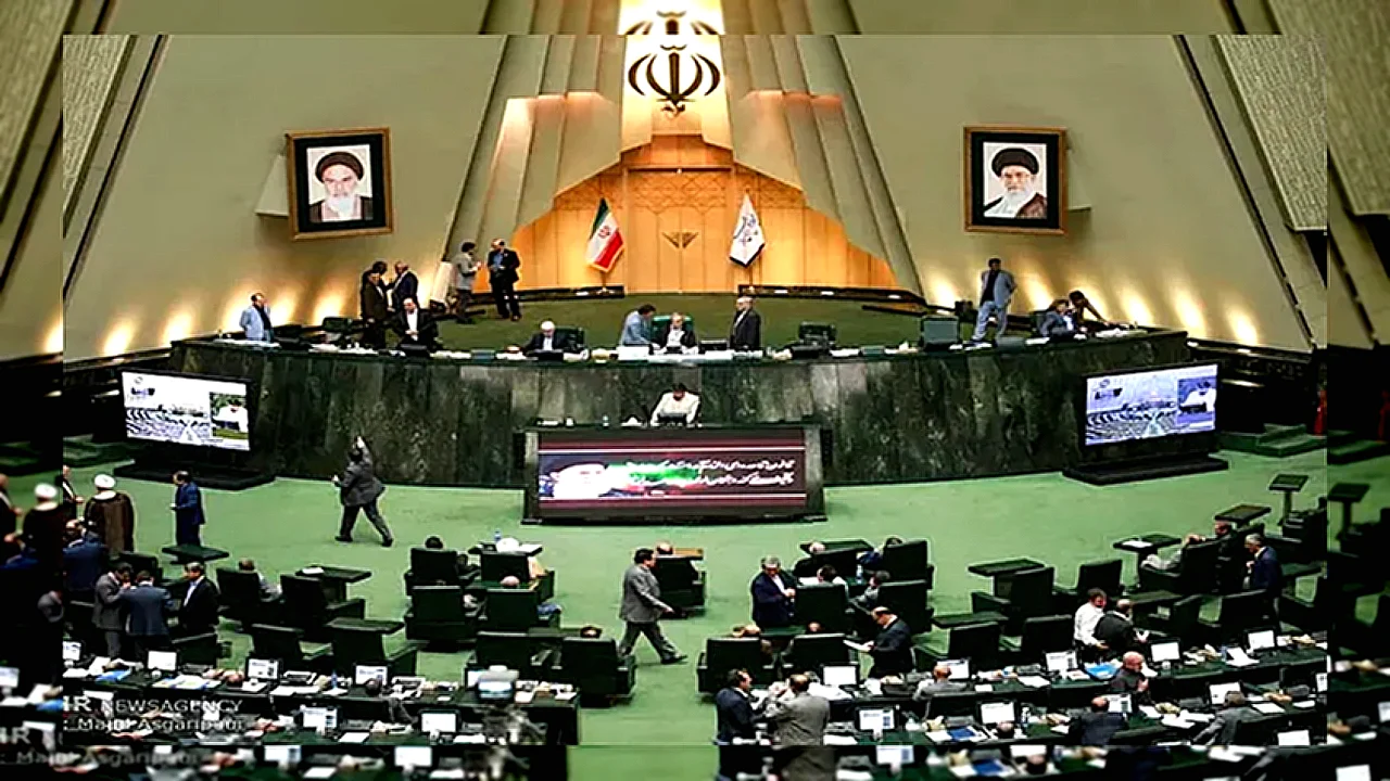 مضيق هرمز لجنة الأمن القومي الإيرانية تحذر من تدخل أمريكي في