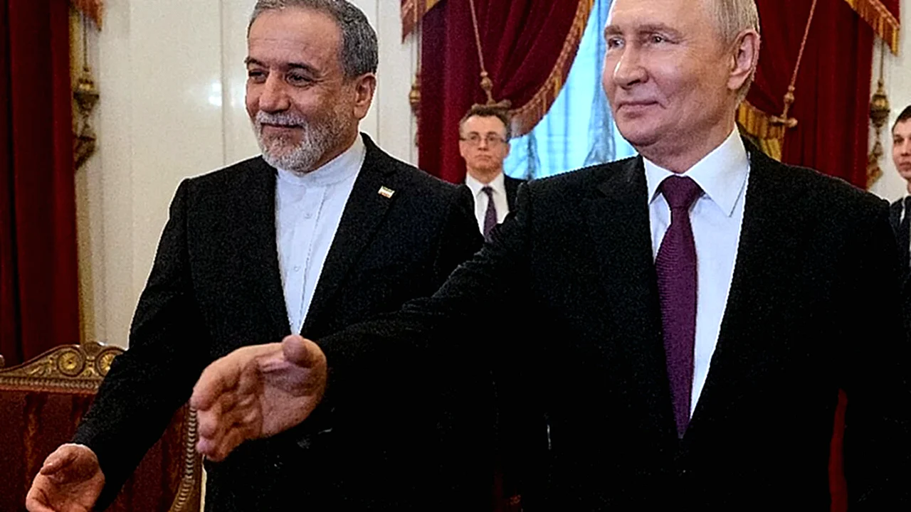 مضيق هرمز وزير الخارجية الإيراني عباس عراقجي يلتقي بوتين