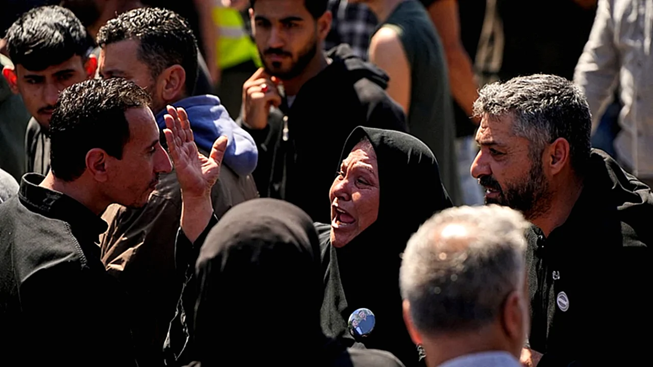 مضيق هرمز سفينة حربية بريطانية في البحر ضمن مهمة لتأمين