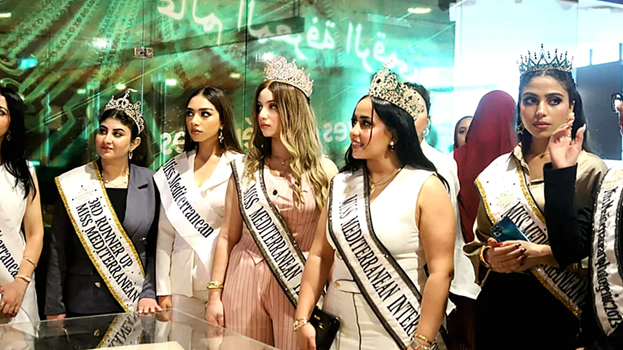 ملكة جمال البحر ملكات مسابقة الأبيض المتوسط في مكتبة