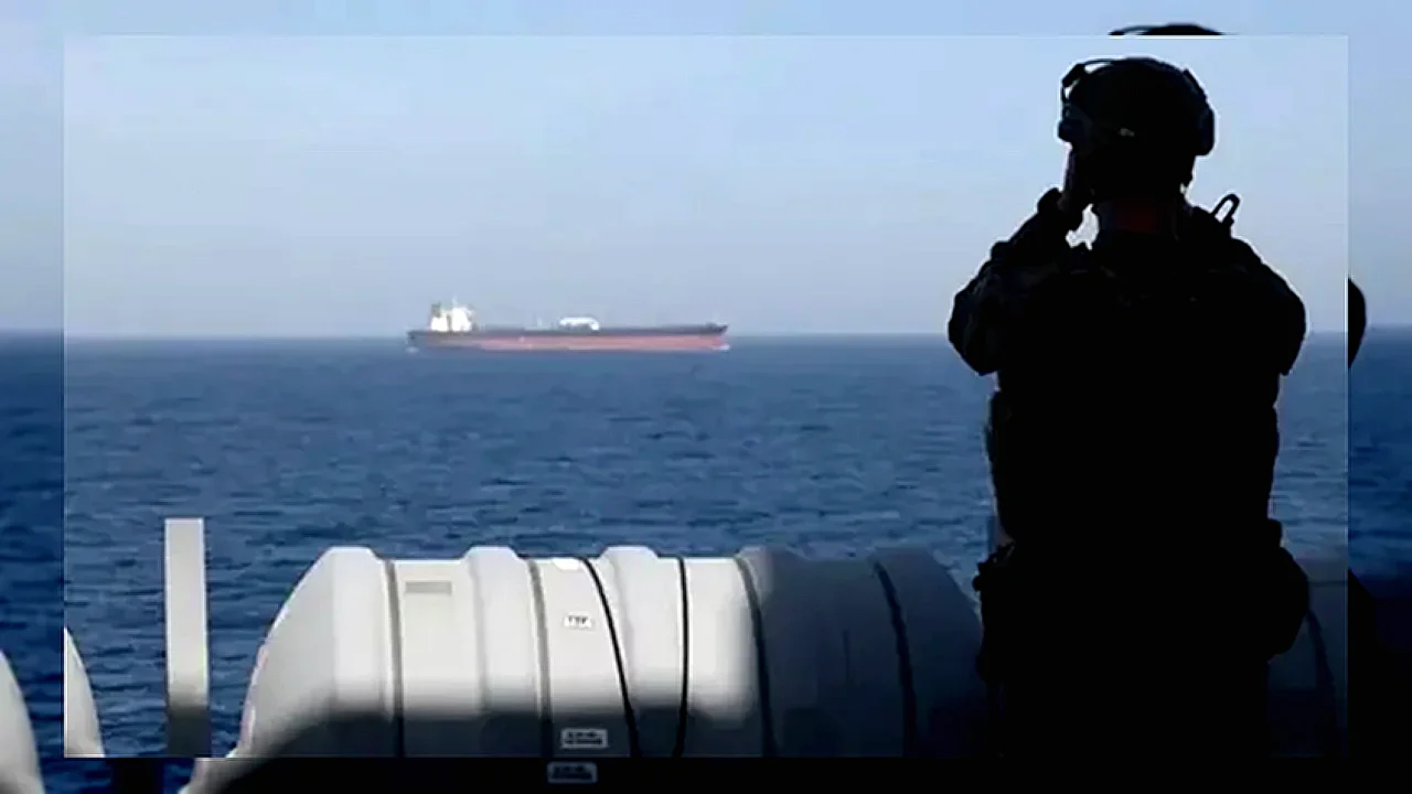 منع سفينة أمريكا سفينة نفطية في البحر ضمن حصار الموانئ