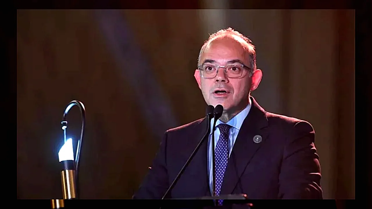 نخطط لإعادة هيكلة وزير الاستثمار يتحدث عن إعادة هيكلة