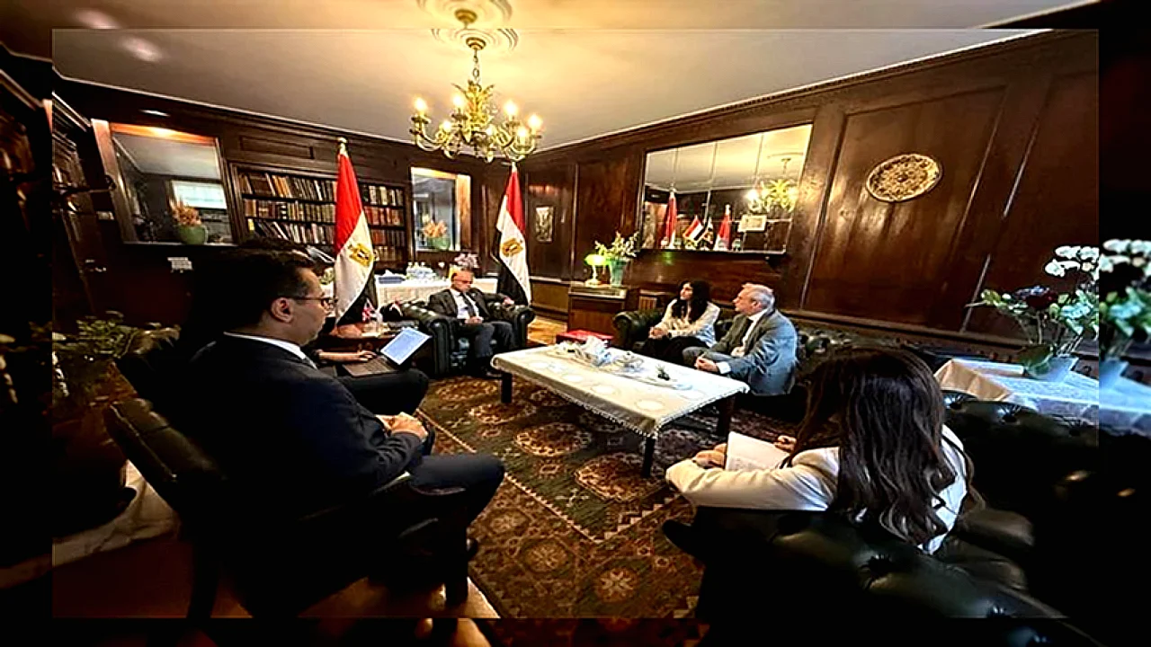 نسعى لتعزيز نفاذ وزير الاستثمار خلال لقاء مع مسؤولي شركة