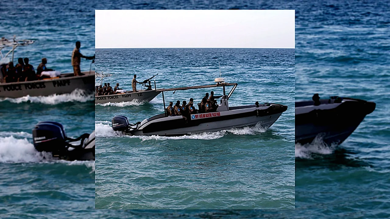 هجوم على ناقلة - ناقلة نفط في البحر بعد هجوم قبالة سواحل