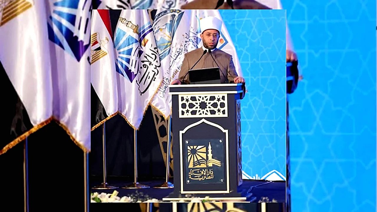 وزير الأوقاف الدكتور أسامة الأزهري يتحدث في مؤتمر دار