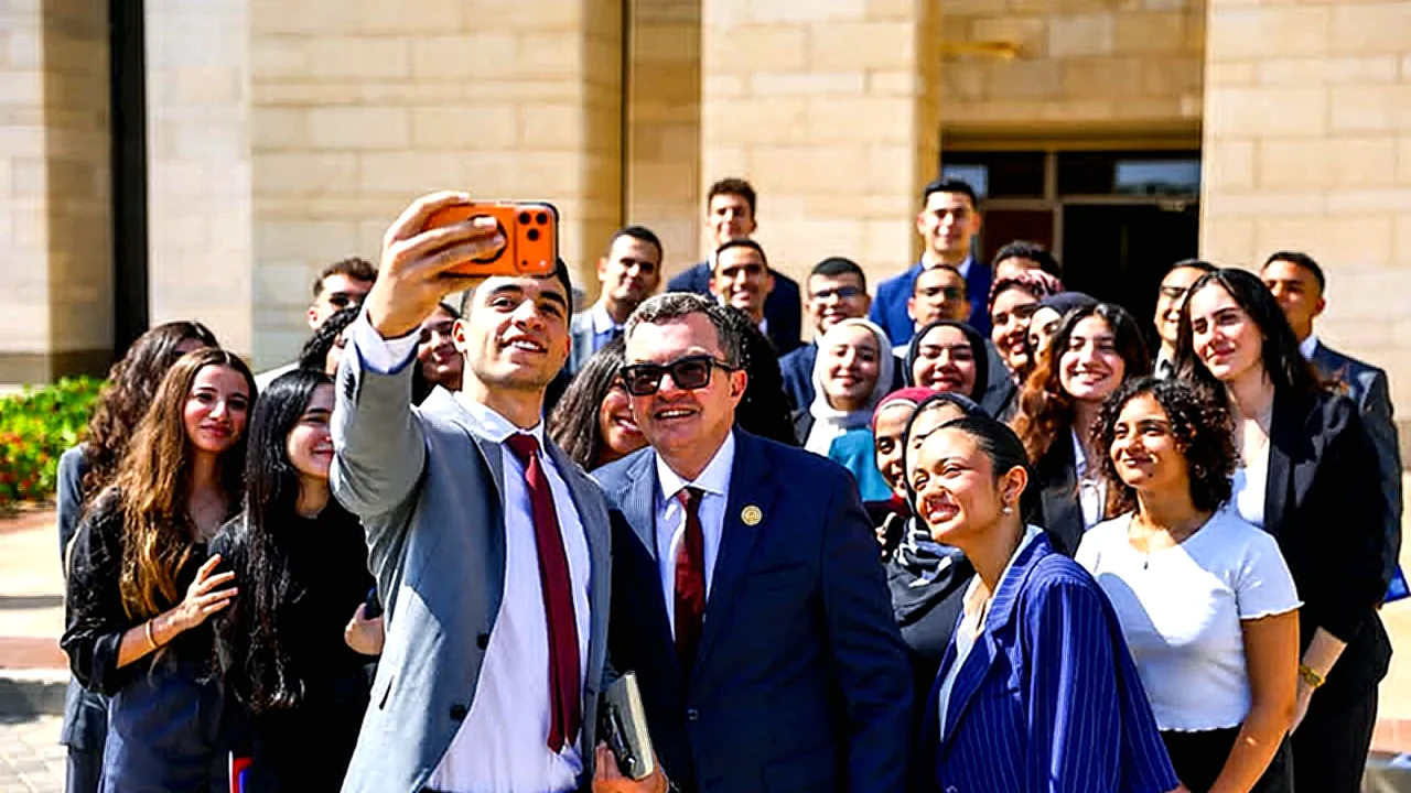 وزير التخطيط يلتقي بطلبة برنامج تدريب شباب في وزارة التخطيط