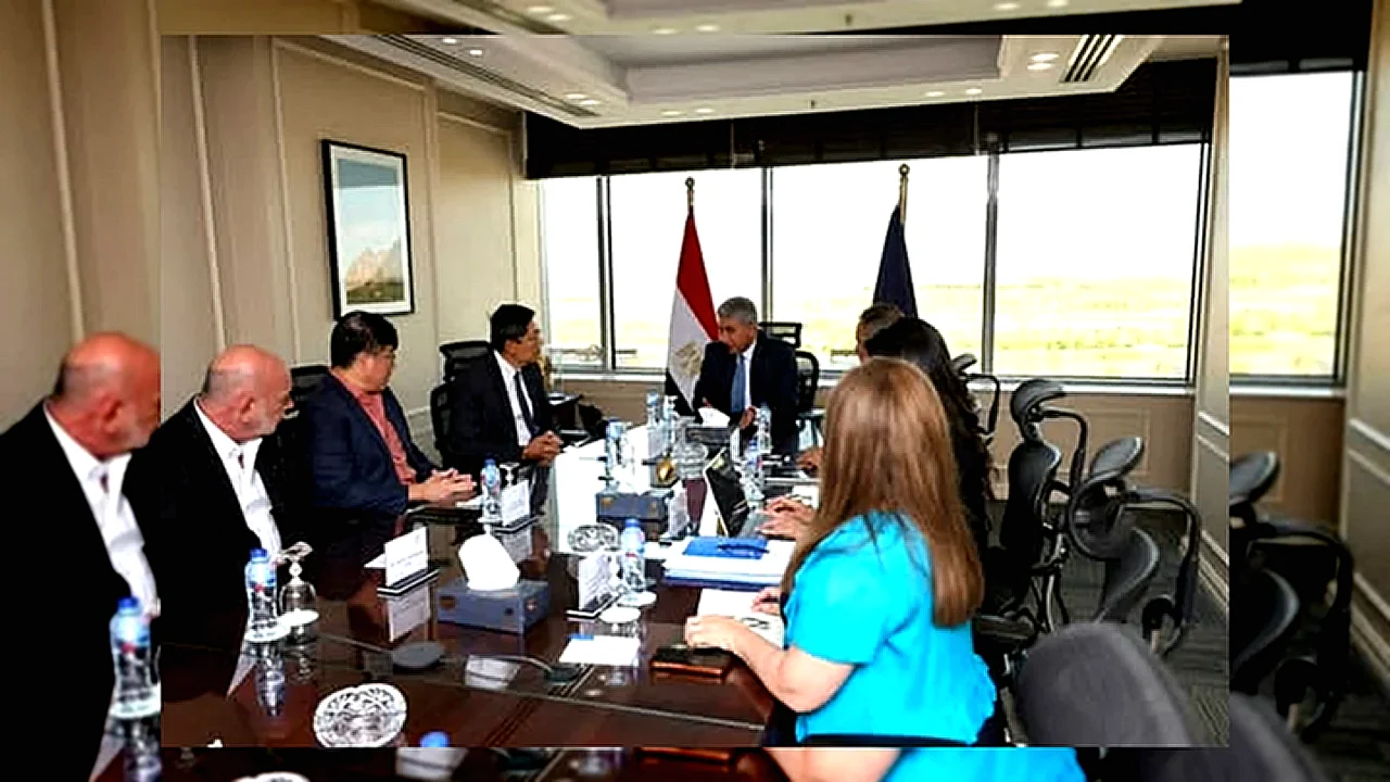 وزير السياحة وسفير اجتماع وزير السياحة والآثار مع سفير
