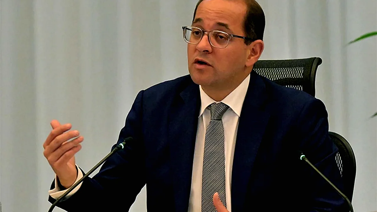 وزير المالية يعلن وزير المالية يتحدث عن تسهيلات جمركية