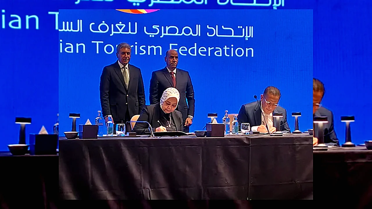 وزيرا السياحة والعمل يوقعان مبادرة لتيسير تراخيص عمل
