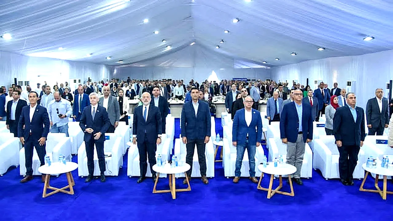 وزيرا الصناعة والاستثمار يفتتحان صومعتين جديدتين لتصدير الأسمنت بمصنع تيتان