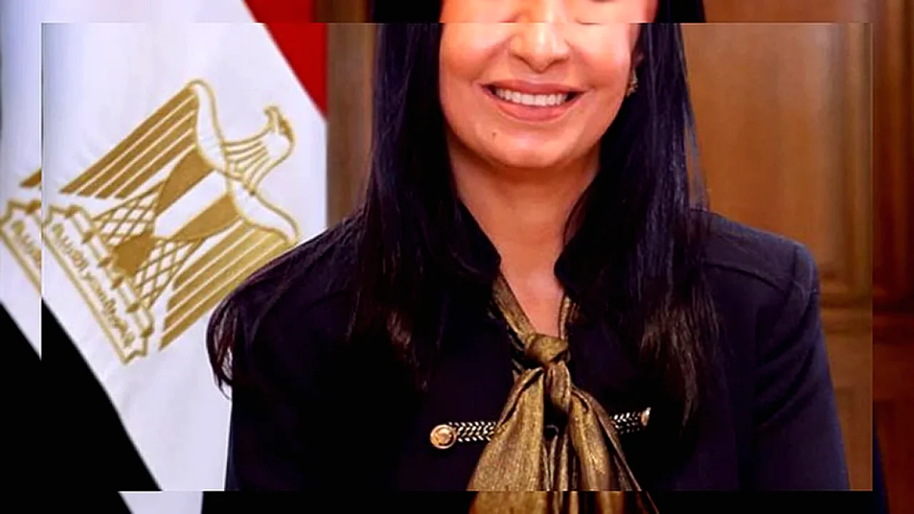 وزيرة التضامن المنتجات الحرفية المصرية في معرض ديارنا