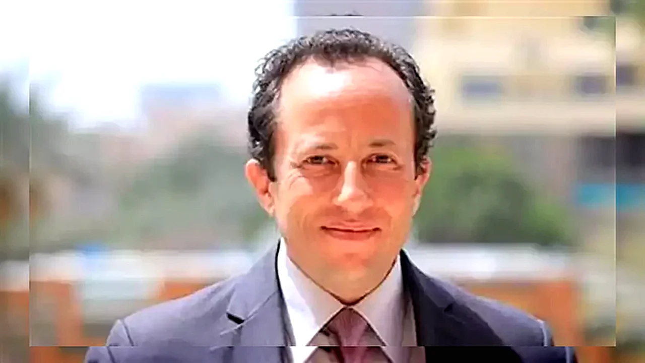 3 يعكس نجاح خبير اقتصادي يتحدث عن انخفاض البطالة في مصر