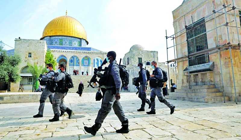 جنود إسرائيليين يقتحمون المسجد الأقصى