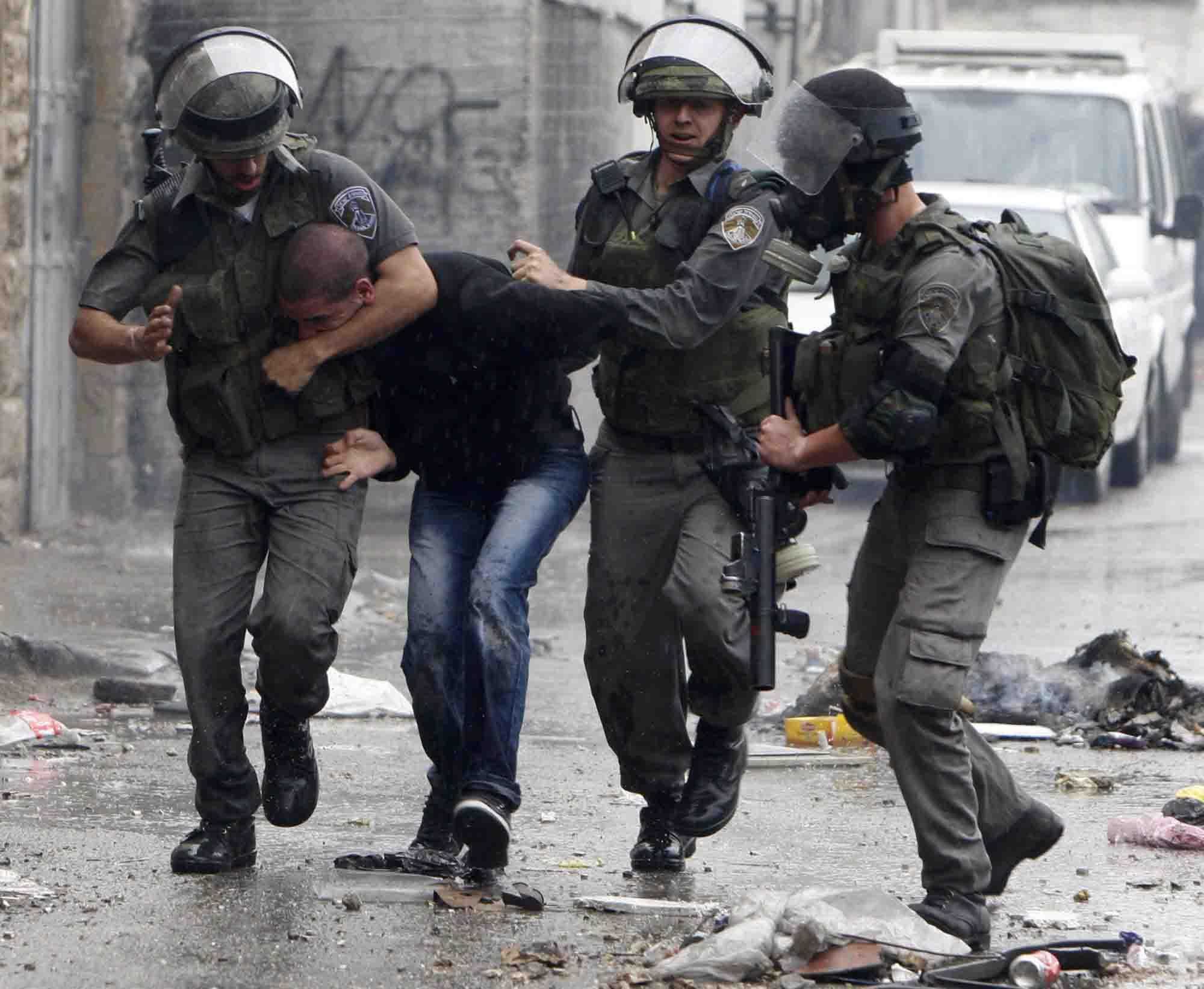 الشرطة الإسرائيلية تعتقل فلسطينيين اثنين