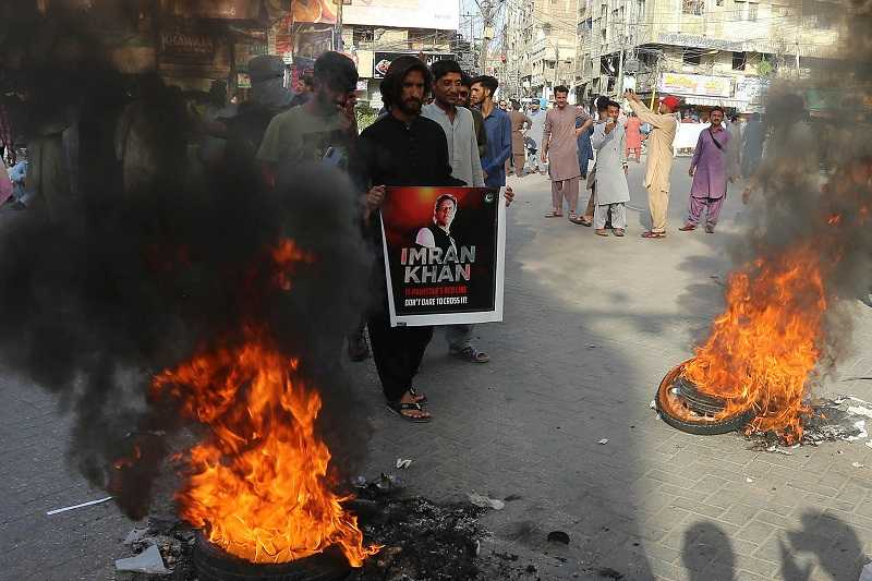 هل يتم الإفراج عن رئيس الوزراء عمران خان