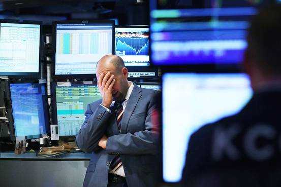تراجع جماعي لسوق الأسهم الأمريكية ومخاوف من انهيار بنوك أخرى