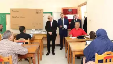 وزير التعليم يناقش المصححين