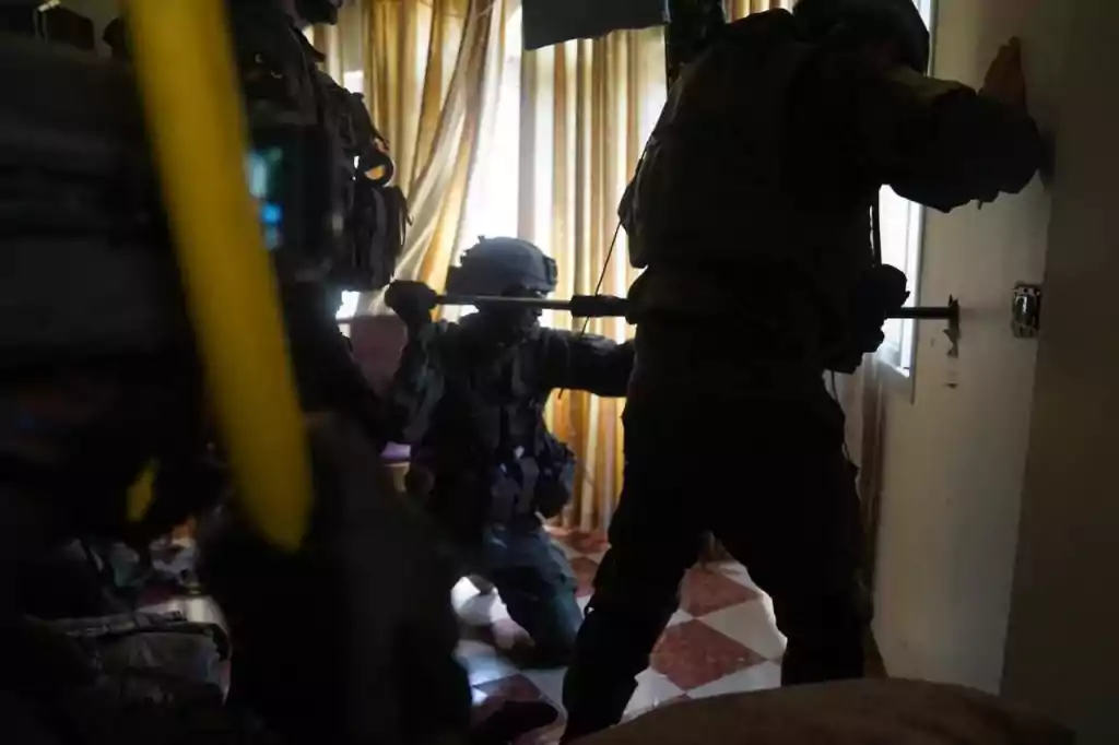 الجيش الإسرائيلي يهدم بيوت اللاجئين